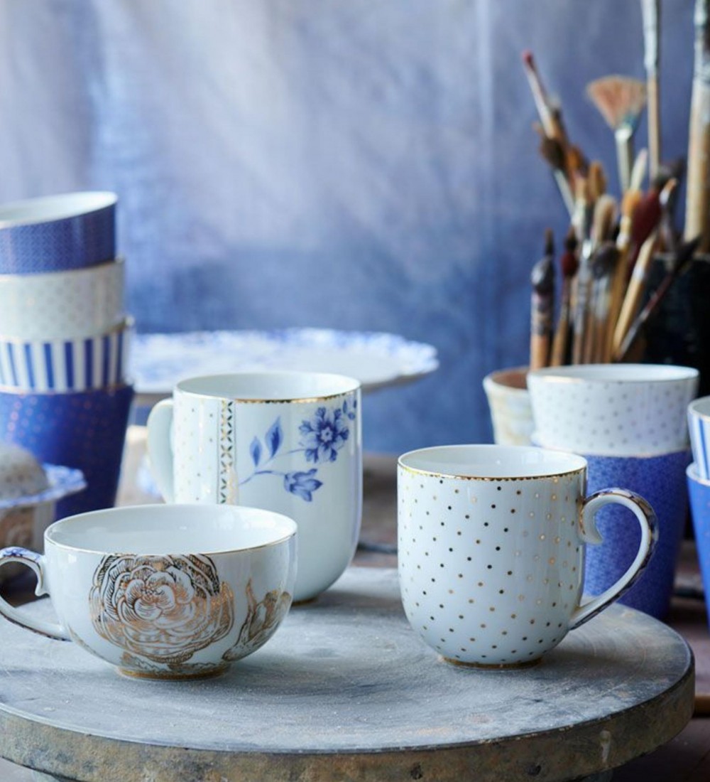 Royal Beyaz Altın Çiçek Desenli Çay Fincanı 